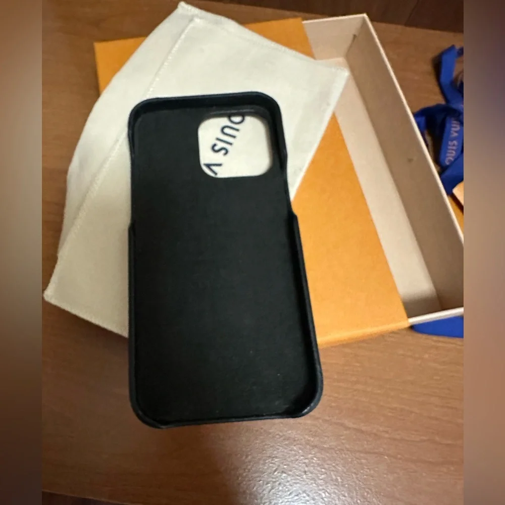 Louis Vuitton iPhone 14 Pro max case - Picture 3 of 8